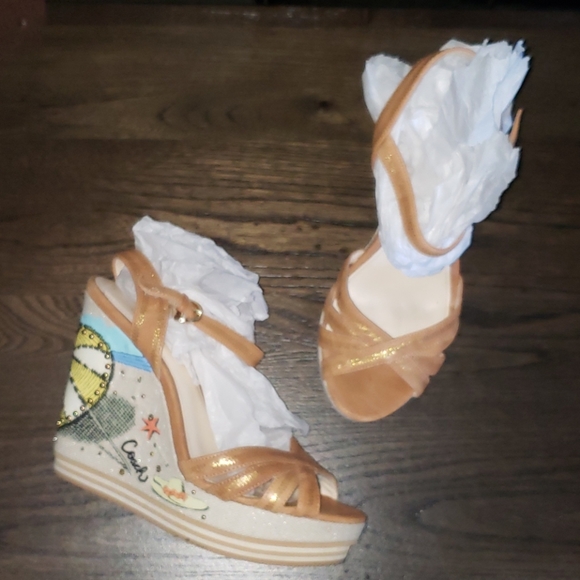 New Coach Caroline Beach Scene Wedge 8 - Picture 1 of 13